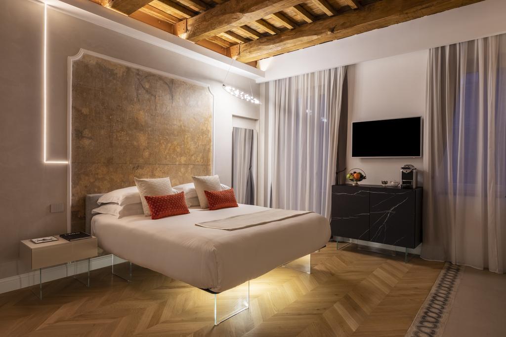 Poēsis Experience 5*